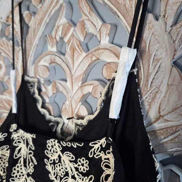 Express Dress Black cream lace floral embroidery XS NWT's - Picture 9 of 9